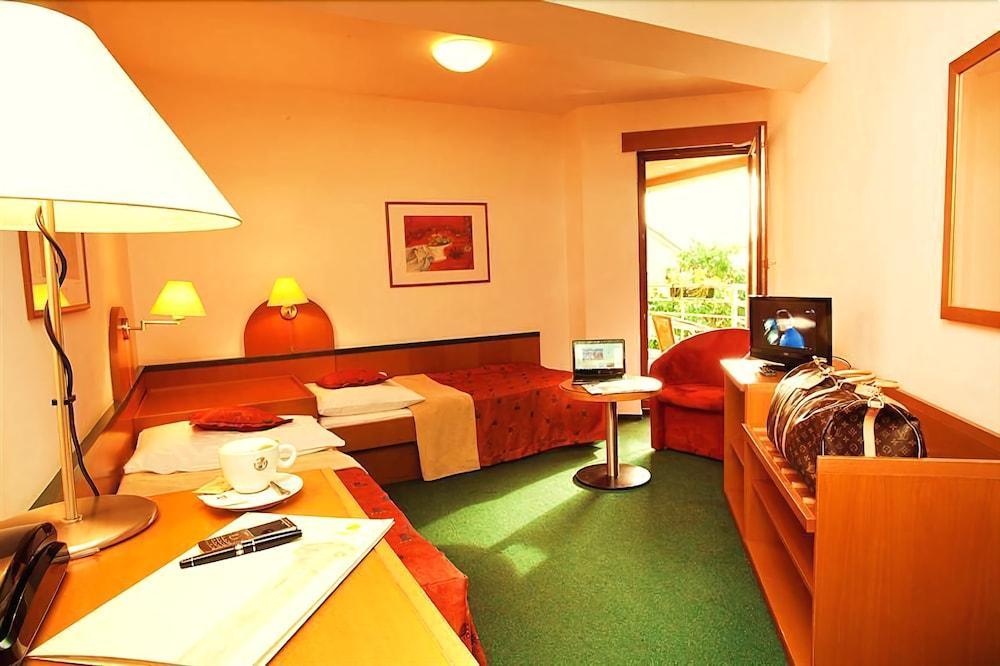 Hotel Troja Prague Luaran gambar